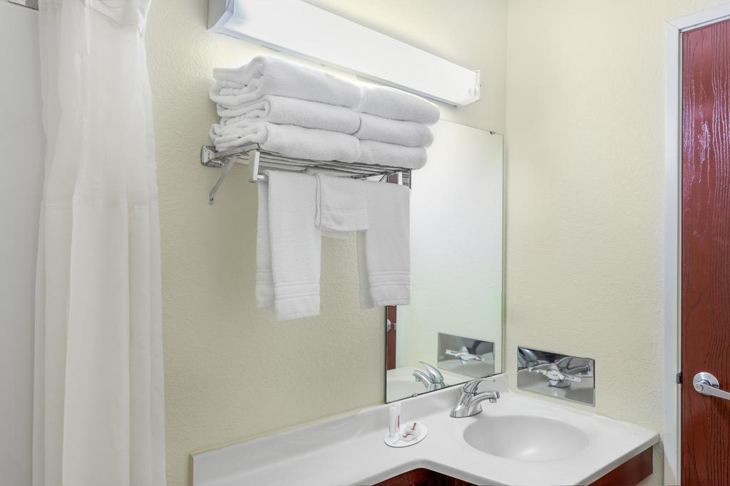 Microtel Inn & Suites By Wyndham Green Bay Exterior foto